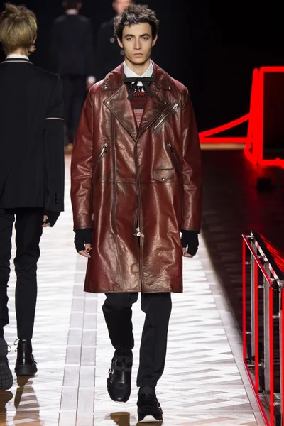 Look 7